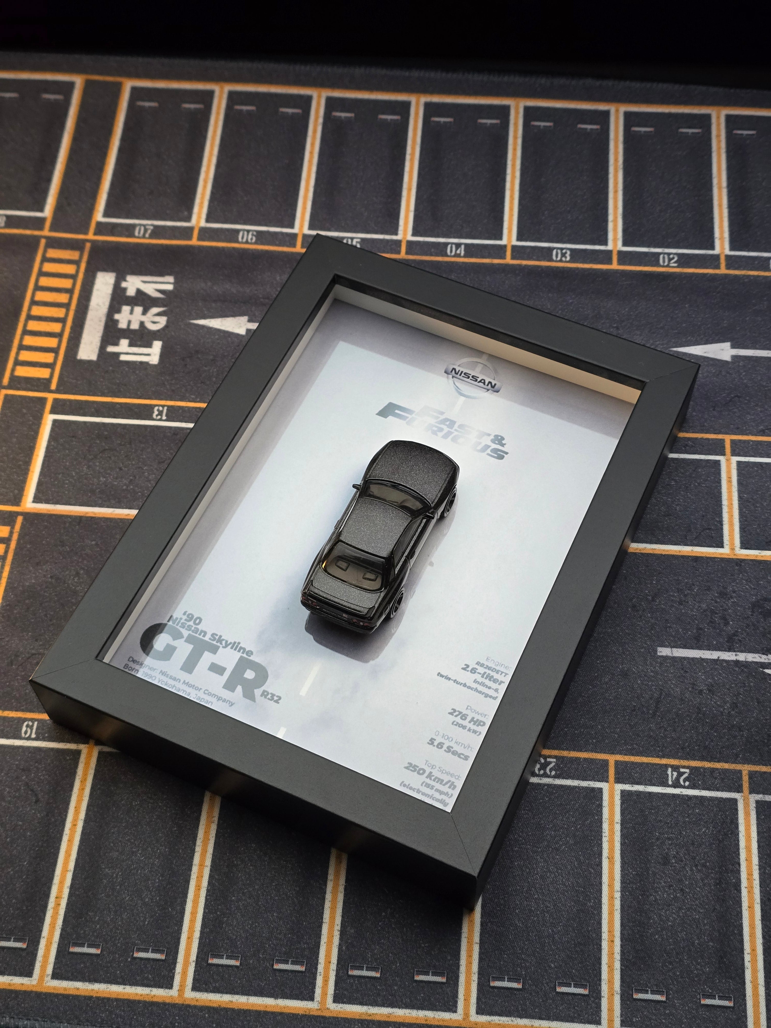 Nissan Skyline GT-R R32 Framed Display [Grey]